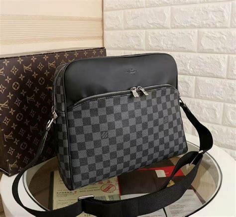 bolsa masculina louis vuitton|bolsa original louis vuitton.